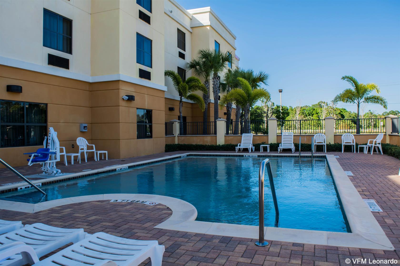 Comfort Suites Vero Beach I-95 Ngoại thất bức ảnh
